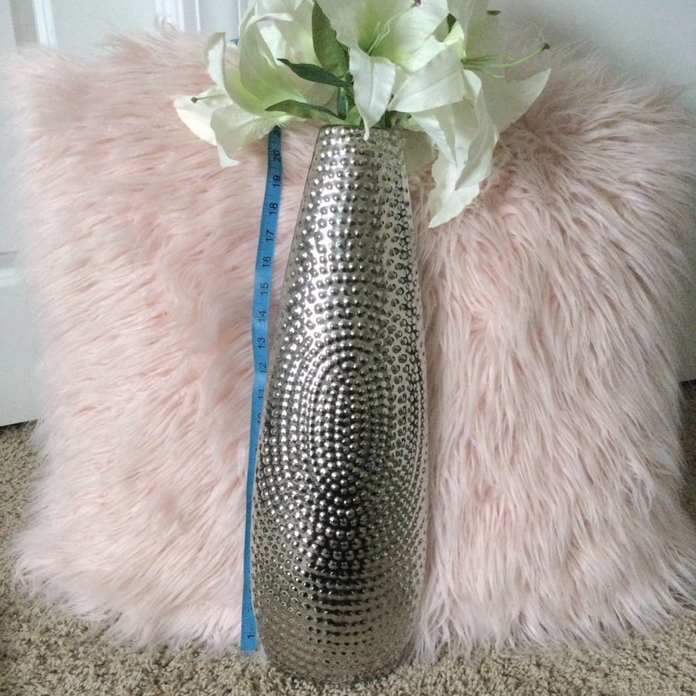 Decorative vase with flowers